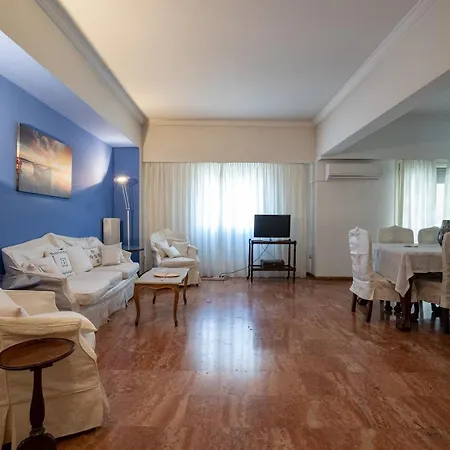 Apartment Larissa Station Metro St. 2 Bedrooms 3 Pers. Flat