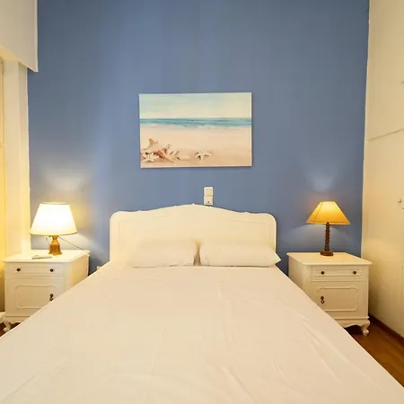 Apartment Larissa Station Metro St. 2 Bedrooms 3 Pers. Flat *